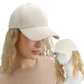 Beige honkbalpet met aangehechte lange krullende blonde pruik, stijlvol en natuurlijk dagelijks. - Goud