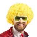 Set costume per festa con parrucca afro gialla, occhiali e giacca con paillettes rosse - Giallo