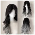 Parrucca sintetica lunga e mossa con sfumatura grigia, riga in mezzo per donna elegante. - Grigio