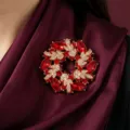 Elegante vintage rote edelstein blume legierung brosche detailaufnahme für damen mode. - Stil 2 (BR1095-1)