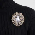 Elegante Kristall Strass Blumen Brosche, glänzender Reversinadel Mantel Zubehör Detail - Gold Weißer Strass Stil (XD015-1)