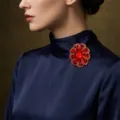 Rotes Kristall Blumen Brosche Detail, elegante Strass Nadel als stilvolles Accessoire für Mäntel. - Gold Roter Strass Stil (XD015-4)
