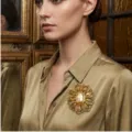 Elegante Kristall Blumen Brosche für Damen, glänzender Strass Anstecker für Mäntel & Outfits. - Gold Kaffee Strass Stil (XD015-6)