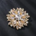 Elegante spilla a fiore in strass con lega dorata, accessorio luminoso da donna chic. - Stile Fiore Bianco (XD825545-1)