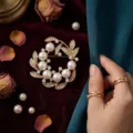 Vintage Baroque Πέρλα Στρας Καρφίτσα Κομψή Χρυσή Φύλλο Λουλούδι Γυναικεία Μόδα Κοσμήματα - Chryso Dahtylidi