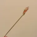 Horquilla dorada de estilo chino con piedra rosa y diseño de ramas, elegante accesorio hanfu. - Palillo para el Pelo Individual