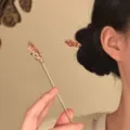 Horquilla para el pelo dorada de estilo chino con cristal rosa para moño y peinado Hanfu. - Par de Palillos para el Pelo