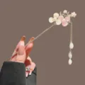 Neues chinesisches Blumen-Haarspangen-Modell, elegantes Quasten-Design für Hanfu-Styling. - Rosa Dreiblättrige Blume