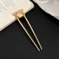 Minimalist gold U-shaped hair fork featuring a cute crab design, elegant daily hair styling accessory. - Golden Mini Crab Style