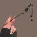 Bacchetta per capelli in metallo in stile cinese con farfalla e perle con nappe eleganti. - Bastoncino per Capelli Farfalla Scura