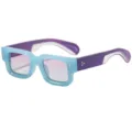 Lunettes de soleil carrées tendance à verres dégradés, monture bleue et branches violettes. - C2 Monture Bleue Verres Violet Dégradé