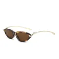 Modische Damen Sonnenbrille im Cat-Eye-Stil mit Schildpatt-Rahmen und goldenen Bügeln. - C6 Schildpatt Rahmen Teegläser