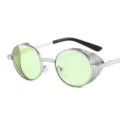 Metalen steampunk stijl ronde zonnebril met groene glazen en zilveren zijshields. - Zilveren Frame Groene Glazen