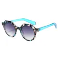 Lunettes de soleil polygonales élégantes pour femmes avec verres dégradés et branches bleues. - C5 Cadre Floral Bleu Double Verre Gris