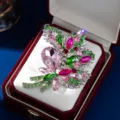 Koreanischer Stil Kristall Brosche, elegante Blumen multifunktionale Anhänger Modeschmuck. - Rosa