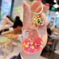 Clear liquid quicksand lucky cat keychain with floral glitter and gold ring for bag and car. - Pink