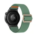 Compatibele nylon horlogeband detailweergave met metalen gesp en groene elastische band. - Donkergroen