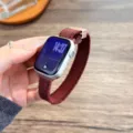 Nylon geweven horlogeband compatibel met Apple Watch, voorzien van een veilige magneetsluiting. - 44/45/46/49mm Universeel / Bordeauxrood