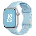 Bracelet de montre en silicone avec des taches colorees compatible avec Apple Watch. - Bleu clair officiel