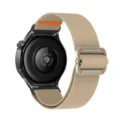 Gedetailleerd aanzicht van de beige elastische nylon vervangingshorlogeband met metalen haakgesp. - Steenkleur