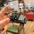 Portachiavi con modello di fuoristrada in miniatura in lega per borse e chiavi. - Nero