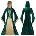 Détail de robe médiévale en velours vert à capuche avec motif cachemire doré et laçage avant. - XS / Vert