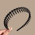 Black plastic teeth headband for washing face, anti-slip wavy hair hoop for daily women - Matte Wavy Headband / Black