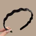 Black wavy headband for women, minimalist anti-slip hair hoop for face washing and daily wear. - Matte Wavy Nonslip Headband / Black