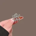 Mini pinza de pelo de flor de metal para mujeres, bonito pasador pequeño y accesorio de tiburón. - Pequeña Pinza de Pelo Flor Hueca / Plateado