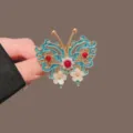 Chinesischer Stil Schmetterling Haarklammer, elegante Emaille Metall Spange für Hanfu. - Emaille Rote Perle Blume Schmetterling Entenschnabelclip