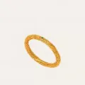 Nahaufnahme des vergoldeten Rings mit filigranen Wellengravuren und eingebettetem grünen Edelstein. - Größe 9 (Umfang 60mm) / Chinesischer Stil Geprägter Smaragdring (J2037)