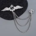 Broche insignia borla ala plateada con letra S pedrería para traje de hombre moda - Plateado