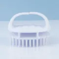 Brosse de massage pour le cuir chevelu blanc ergonomique, idéal pour le lavage des cheveux. - Blanc Ajouré