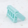 Supporto organizer per punte per unghie azzurro a 16 fori, pratico espositore in plastica. - Supporto per Punte a 16 Fori / Celeste