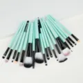 Ensemble professionnel de 18 pinceaux de maquillage vert menthe pour un maquillage parfait. - 18 Pinceaux à Paupières Verts