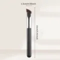 Abgewinkelter Concealerpinsel, weiche Borsten, nahtloses Make-up-Tool, 15 cm Länge. - Quadratischer Concealer-Pinsel Mittel