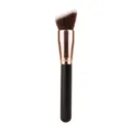 Grote schuine make-up kwast met zachte synthetische haren voor contouren en foundation. - Zwart