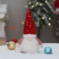 Weihnachten beleuchtet Wichtel Plüschtier mit roter Paillettenmütze und weißem Bart. - Pailletten Leuchtender Gnom (Rot) / 1 Stück