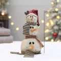 Weihnachtsstoff Schneemann Puppe Figur mit roter Mütze und Schal für Festtagsdeko. - YH25502B Spitzhut-Stil / Höhe 27cm
