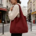 Einfarbige Canvas Tote Tasche fuer den Alltag, bequeme und geraeumige Schultertasche. - Weinrot