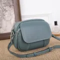 Grüne Leder Umhängetasche für Damen, stilvolle Doppelreißverschluss Tasche mit Klappe. - Klein Größe / Blaugrün