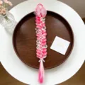 Estensione capelli treccia parrucca bambina colorata con fiocco rosa, vista dettagliata. - Stile 6