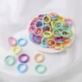 Primo piano di piccoli scrunchies colorati, elastici per capelli morbidi per styling bambini. - 3cm (100 Pezzi/Confezione) / Arcobaleno