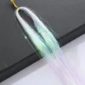 Vue détaillée de tinsel capillaire holographique coloré, extensions scintillantes pour coiffure. - Rose