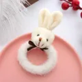 Détail chouchou en peluche lapin mignon, design lapin duveteux avec nœud, accessoire cheveux. - Lapin Nœud Papillon Blanc + Élastique Blanc