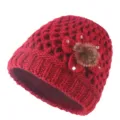 Primer plano detallado del gorro de invierno de punto rojo con hilo grueso y forro polar. - Talla única / Rojo