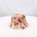 Sombrero rosa con estampado de gato y fruta para protección solar de verano y uso diario. - Rosa