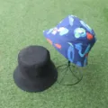 Sombrero de cubo de doble faz con lado negro liso y estampado floral colorido. - Talla única / Azul