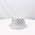 Sombrero de pescador a cuadros grises y blancos vista detallada, excelente proteccion solar. - Gris claro