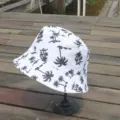 Gorro de pescador blanco con estampado de palmeras negras, sombrero de sol casual de algodón. - M (56-58cm) / Blanco